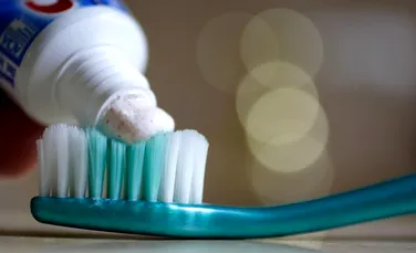 De ce spălatul pe dinţi ne poate prelungi viaţa?