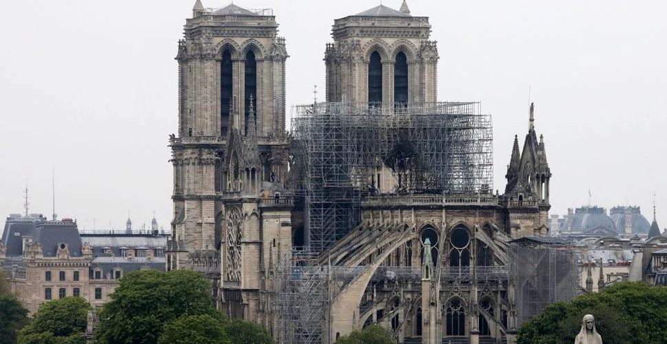 Prima slujbă la Notre-Dame după incendiul devastator