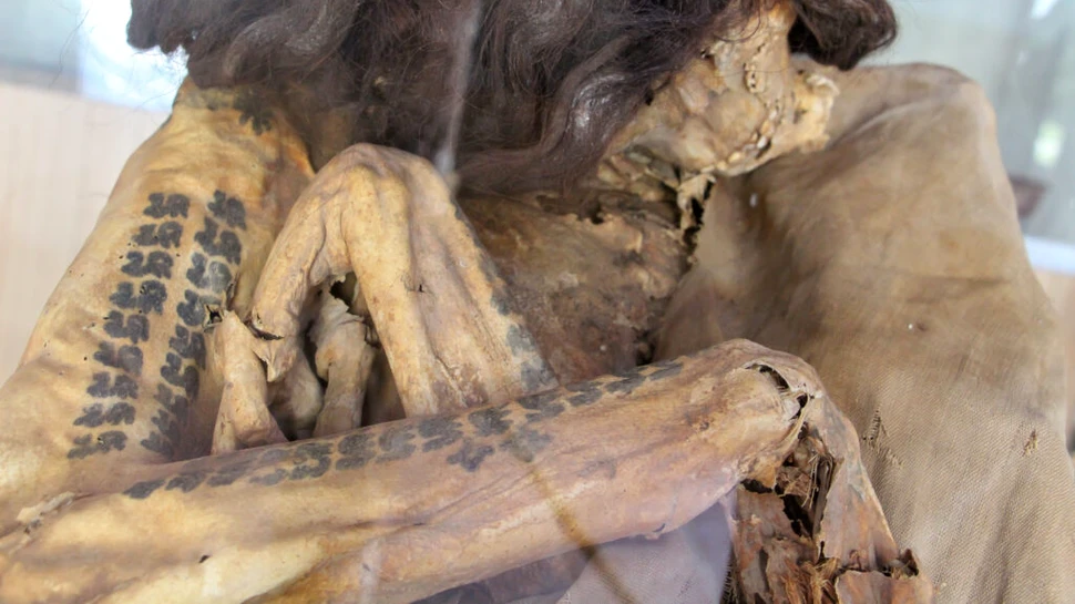 Tatuaje misterioase, descoperite pe corpurile femeilor din Egiptul antic. Ce simbolizează?