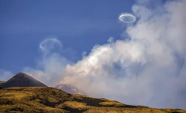 Imagini uimitoare: „inele de fum” peste Muntele Etna, cel mai mare vulcan activ din Europa