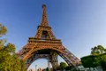O bucată din scara Turnului Eiffel, vândută la licitație cu aproape jumătate de milion de dolari