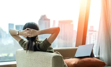 Câți români muncesc ore suplimentare și care este media în UE?