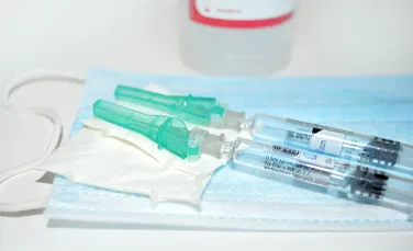 SUA ar putea aproba un al treilea vaccin anti COVID-19