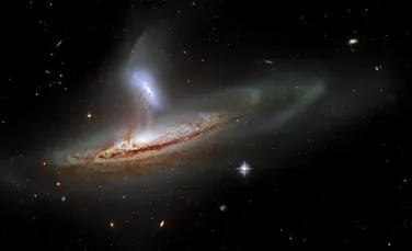 O imagine fantastică făcută de Telescopul Hubble arată interacțiunea dintre două galaxii