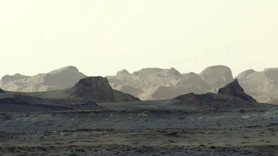 Roverul Curiosity a surprins un răsărit de soare spectaculos pe planeta Marte