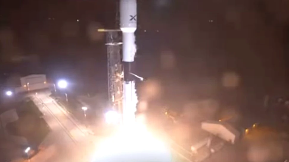 Lansare epocală pentru Elon Musk. A plasat pe orbita Terrei primii sateliţi de internet care ar urma să îi aducă venituri consistente – VIDEO