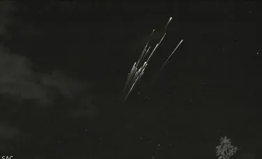Sateliții Starlink s-au transformat în „mingi de foc” în atmosferă. Imaginile sunt dramatice
