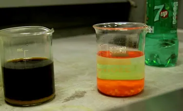 Reacţie chimică neobişnuită. Ce se întâmplă atunci când se amestecă 7-Up şi litiu. FOTO+ VIDEO