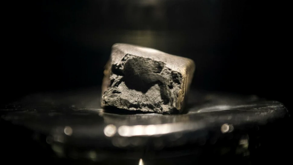 Apă extraterestră, descoperită pentru prima dată într-un meteorit căzut în Marea Britanie