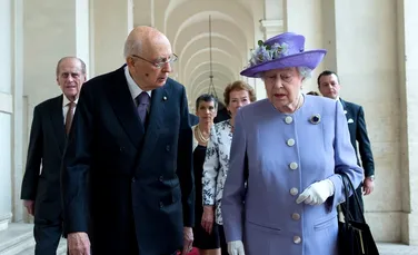 Imaginea cu Regina Elisabeta pe care mulţi nu şi-ar fi închipuit să o vadă la 90 de ani. Cum a fost surprinsă într-un parc din domeniul regal