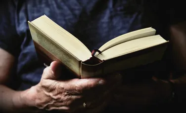 Iată cum ne ajută cititul să ne păstrăm memoria pe măsură ce îmbătrânim