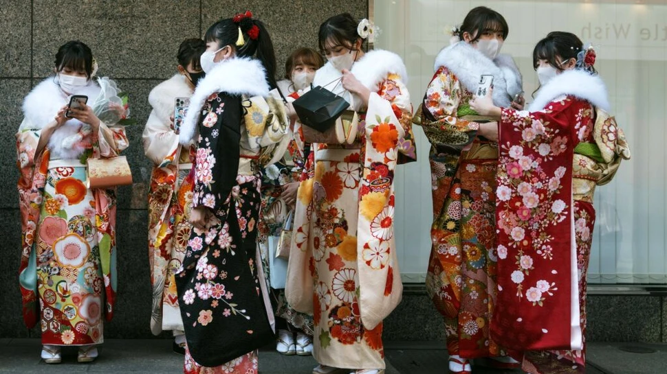 Revoltă în Japonia. Femeile, sfătuite să facă masaj și curățenie și să le mulțumească soților
