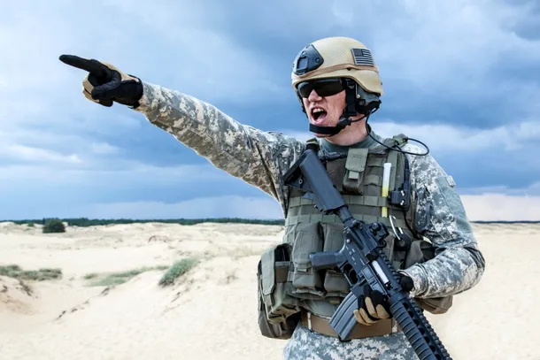 Un soldat american dintr-o unitate de intervenţie specială aflat într-o misiune de luptă.
