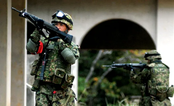 Unităţi ale forţelor antiteroriste nipone la antrenamente şi simulări de intervenţii