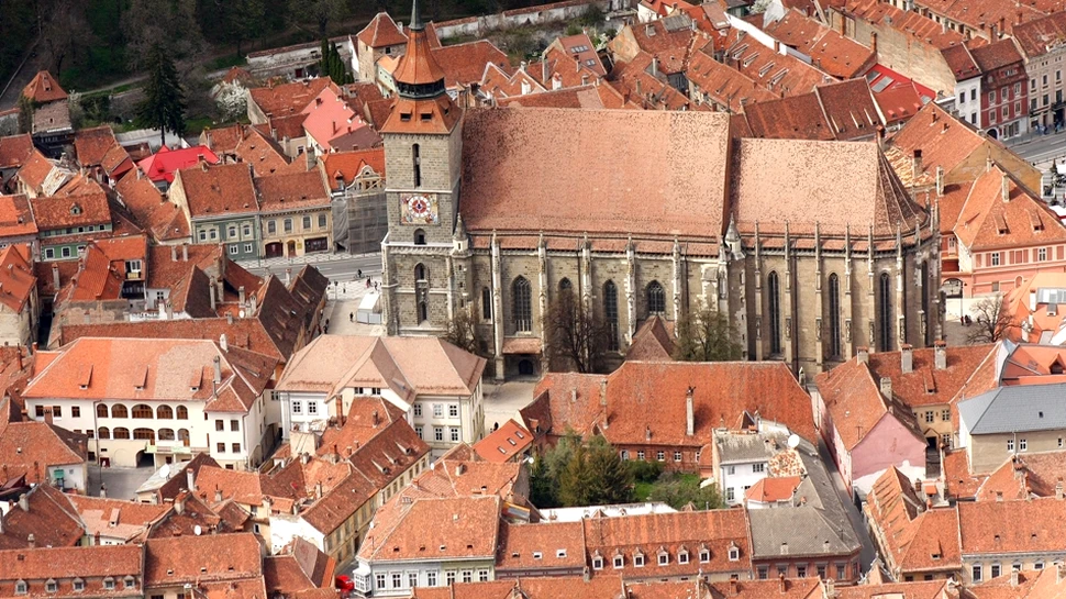 Biserica Neagră din Braşov se redeschide. Vizitatorii pot cumpăra măşti odată cu biletul de intrare