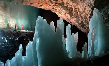 Descoperire de proporţii în peştera Scărişoara, unde se află cel mai mare gheţar subteran din lume