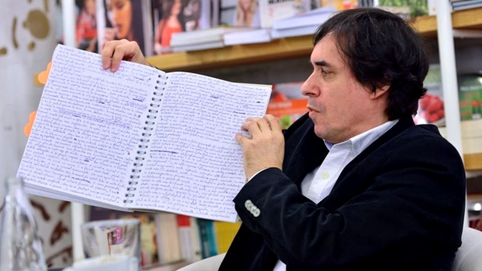 Cărtărescu: Fiecare dintre tinerii din Colectiv care au murit atât de îngrozitor şi de absurd ar fi putut fi copilul meu. Ar trebui să facem ceva împotriva nepăsării criminale a edililor noştri