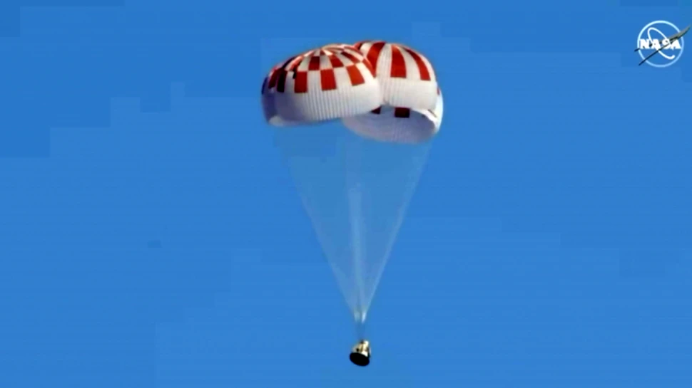 Misiune îndeplinită pentru SpaceX: capsula Crew Dragon a ajuns cu succes înapoi pe Pământ