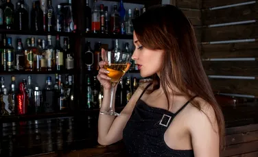 De ce alcoolul te adoarme, apoi te face mai alert? Un cercetător american a descoperit răspunsul