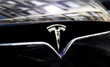 Elon Musk explică că maşinile Tesla vor putea „vorbi” cu pietonii