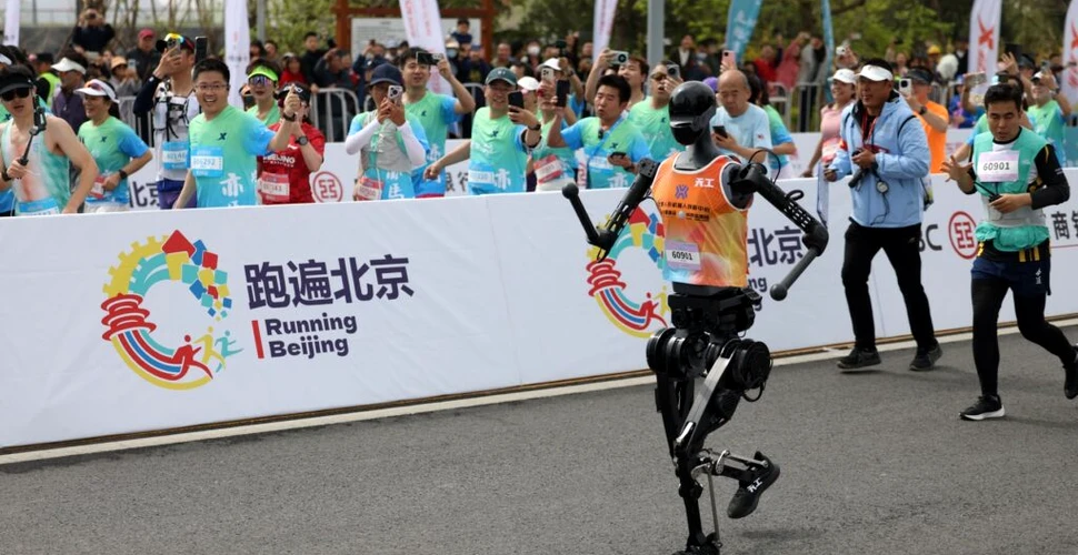 Pentru prima dată, roboții au alergat alături de oameni la un semimaraton