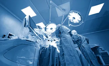 Medicii din Bacău au operat cu succes un bărbat cu o tumoră renală de peste 15 centimetri