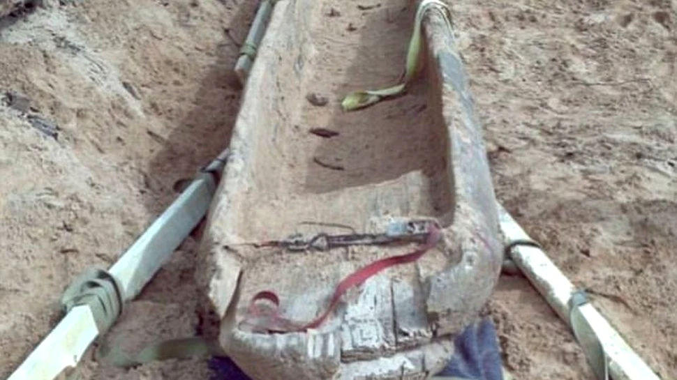 O canoe intactă ce a aparţinut amerindienilor a fost descoperită de un cuplu pe malul unui rău