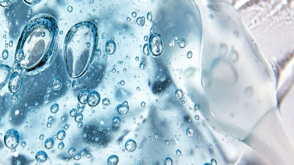 Molecula care leagă de o mie de ori greutatea ei în apă: ce este, de fapt, acidul hyaluronic (P)
