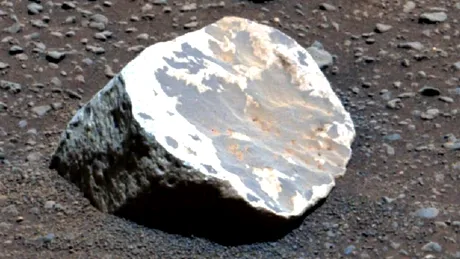 Cum au ajuns mai multe roci albe bizare pe planeta Marte?