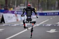 Un robot umanoid din China aleargă mai repede decât cel mai rapid om din lume