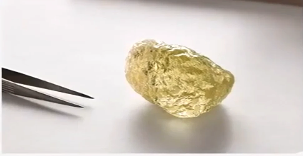 Descoperire de excepţie a minerilor: un diamant de dimensiunea unui ou de găină, cel mai mare din America de Nord