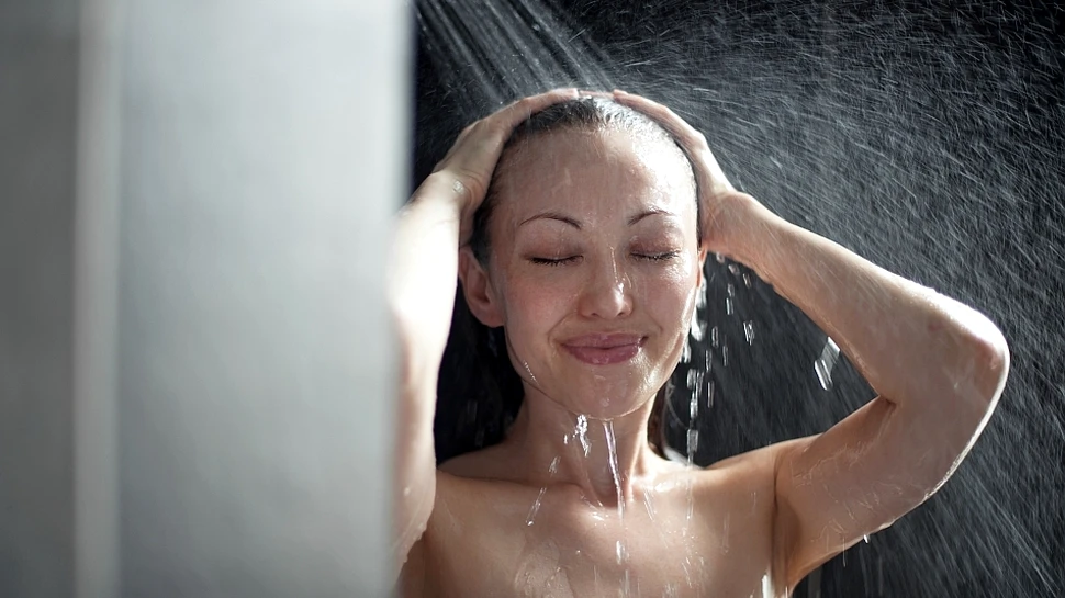 De ce sunt duşurile reci benefice pentru sănătate şi pentru mediul înconjurător?