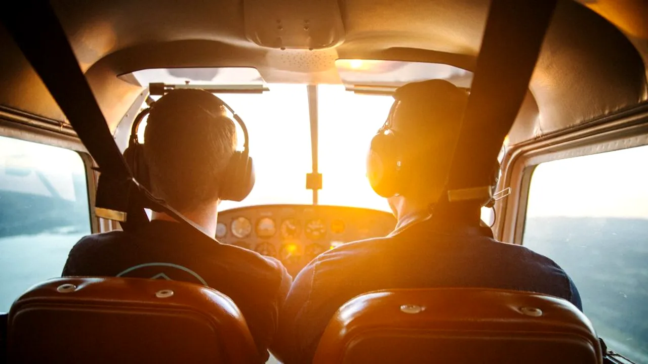 pilot-avion-zbor-unsplash_descopera 