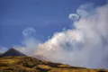 Imagini uimitoare: „inele de fum” peste Muntele Etna, cel mai mare vulcan activ din Europa