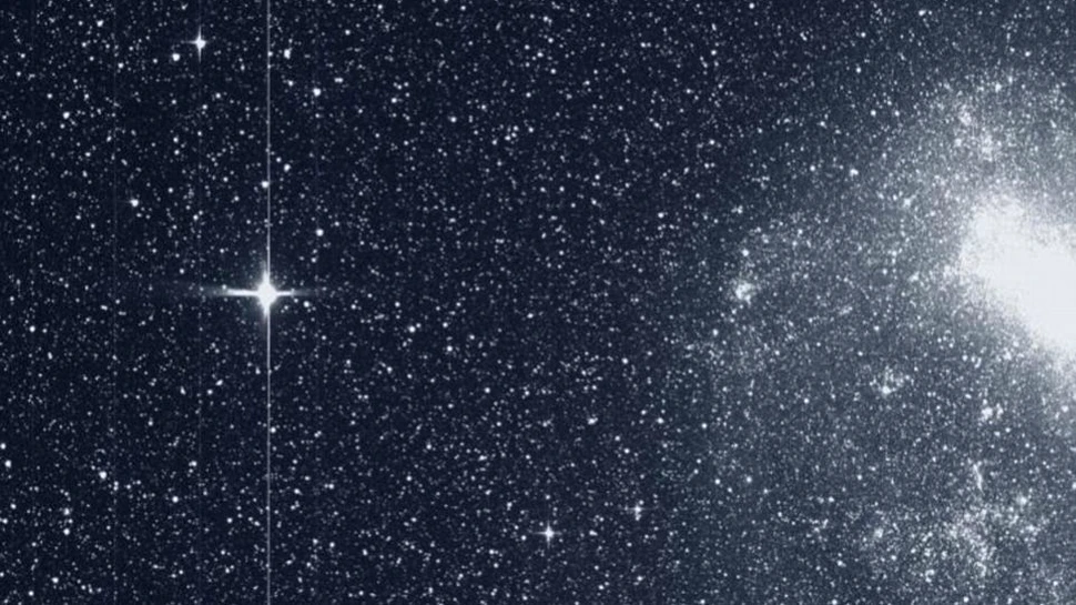Sonda TESS a suprins „prima lumină” în cadrul unei imagini ce conţine zeci de obiecte spaţiale