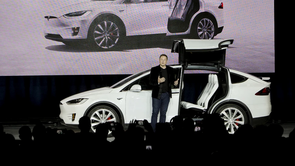 O femeie inginer din România i-a spus lui Elon Musk ce probleme sunt la maşinile electrice. A fost concediată imediat de la Tesla
