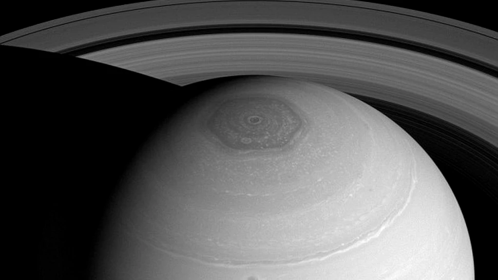 Furtunile hexagonale de pe Saturn pot fi observate în cele mai recente imagini realizate de sonda Cassini-Galerie Foto