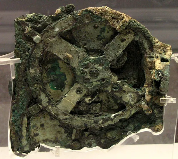 Mecanismul Antikythera este considerat primul calculator astronomic din lume