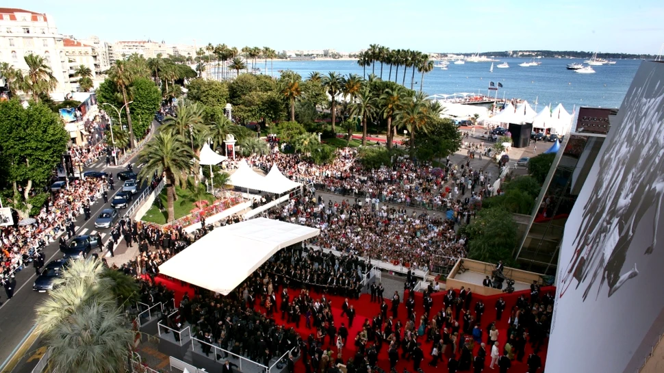 China va cheltui un miliard de dolari pentru a crea un oraş al filmului în stil franţuzesc şi un festival similar cu cel de la Cannes