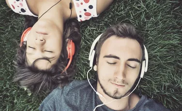 Cuplurile care ascultă muzică împreună au o viaţă sexuală mai împlinită şi o relaţie mult mai fericită