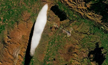 Un satelit NASA a inspectat un nor ciudat care se formează mereu în același loc
