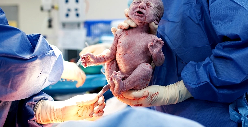 Ce le lipseşte copiilor născuţi prin cezariană? Cercetătorii au aflat răspunsul