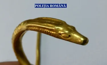 O brăţară de peste o sută de grame din aur, ce ar putea data din perioada dacică, a fost ridicată de poliţiştii din Olt