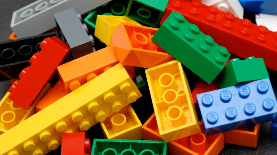 Piesele LEGO ar putea fi făcute dintr-un material ecologic inventat recent