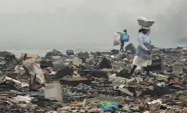 Groapa cu electronice din Ghana, locul unde oamenii îndură vapori toxici pentru a avea bani de mâncare – VIDEO