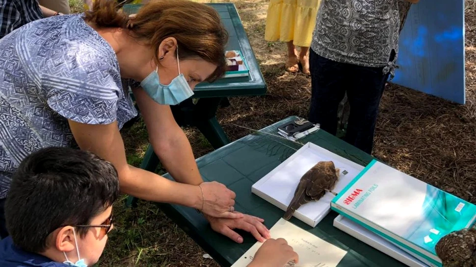 Copiii cu deficienţe de vedere, învăţaţi să recunoască păsările după sunetele produse