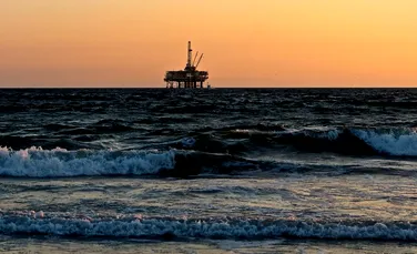 O platformă de petrol care fora în Marea Nordului, oprită de Greenpeace
