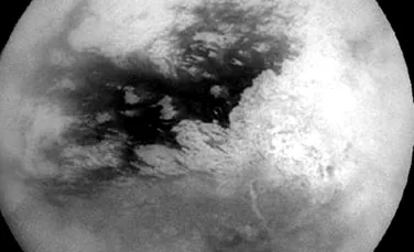 Nori de tip cirrus descoperiţi pe Titan