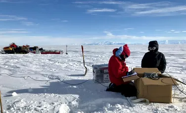 Un imens rezervor de apă a fost descoperit îngropat sub gheața din Antarctica