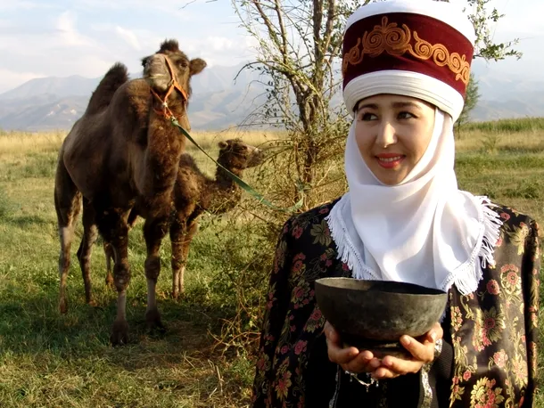Costum popular femeiesc din Kirghizia